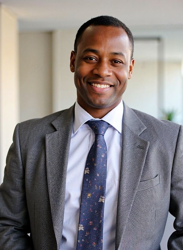 Persona de contacto Sr. Victor Riwa